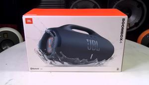 Boombox Bluetooth portable 4 haut-parleurs avec coque rigide pour utilisation en extérieur, batterie incluse - Product Image 1