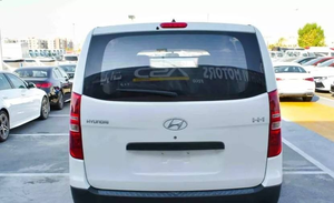 Hyundai H1 Van 2024 Blanc Propre, Occasion, Conduite à Gauche, Pick-up, Transmission Manuelle R17, Sièges en Tissu, Bluetooth, Diesel - Product Image 4