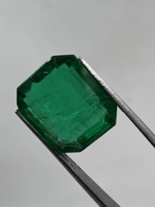 Vivid <b>Green</b> Color Premium Grade Superior Quality Untreated Natural Zambian Emerald Cut 5.53 Carats for High End Jewelry Usage - Product Image 5