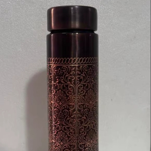 Bouteille d'eau en cuivre mat vert foncé de qualité supérieure avec couvercle, hauteur 25 cm, isolation thermique >24 heures pour les bienfaits de la santé ayurvédique - Product Image 1