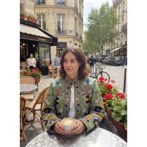 Chaqueta Reversible de Algodón Bordada con Diseño Suzani para Mujer, Color Verde Pistacho, Acolchada, con Logotipo Personalizado, Hecha a Mano en Jaipur, Marca Sage Meadow - Product Image 5