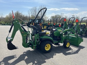 Tractor Compacto John Deere 1025R con Retroexcavadora, 4x4, Maquinaria Agrícola - Product Image 6