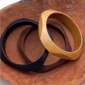 Brazalete y pulsera de madera de diseño único, pulseras de madera de tamaño personalizado, brazalete hecho a mano, brazalete de madera con flores - Product Image 3