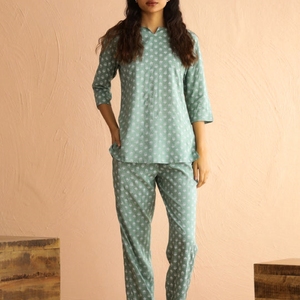 ชุดราตรีผ้าเนื้อนุ่มสำหรับผู้หญิงชุดนอนผ้าซาตินลูกไม้ชุดนอนสบายสไตล์ยาวผ่อนคลายในห้องนอน - Product Image 2