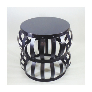 Tabouret contemporain haut de gamme en métal noir Table basse Duo Texture unie frappante pour un style intérieur sophistiqué d'hôtel - Product Image 1