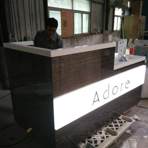 طاولة فاخرة محمولة لحفلات الزفاف والنادي طاولة ذهبية وفضية من الفولاذ المقاوم للصدأ و MDF مكتب استقبال أمامي - Product Image 1