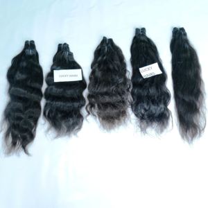 Cheveux humains ondulés de couleur noire naturelle indienne vierge crue Super qualité, ondulations et boucles profondes en vrac, prix de gros, extensions groupées - Product Image 4