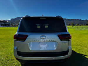 Modèle diesel haute performance SUV GXR 3.3D de type LC300 tout-terrain 2025 vérifié, prêt à rouler, livraison gratuite et prêt à être expédié - Product Image 2