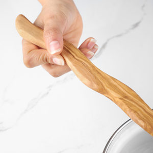 Cuchara de cocina de madera de olivo ligera sostenible respetuosa con el medio ambiente hecha a mano personalizable único personalizado lavado a mano solamente - Product Image 1