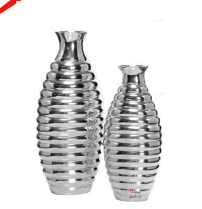 Vase à fleur en métal fini argenté élégant de conception pour l'hôtel et la décoration à la maison - Product Image 4