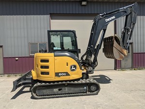 Miniexcavadora John Deere 2023 Usada, en Buen Estado, 60 Toneladas de Peso Operativo, Motor Yanmar, Bomba de Válvula Hidráulica Enerpac, Alta Eficiencia - Product Image 2