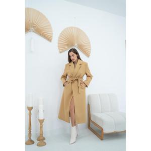 Venta al por mayor de abrigos midi con cinturón Camel de tela tejida - Product Image 3