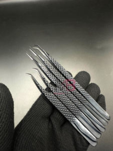 แหนบต่อขนตาสแตนเลสญี่ปุ่น สำหรับต่อขนตา โลโก้สั่งทำได้ ปลายพลาสมาสีดำเงา พร้อมเคลือบผงสีดำด้าน - Product Image 5