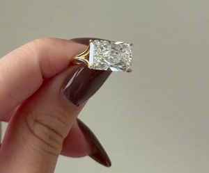 แหวนเพชรเม็ดใหญ่ 5 กะรัต ทรงรัศมี รูปทรงยาว ผลิตในห้องปฏิบัติการ ฝังแบบหนามเตย ชุบแพลตตินั่ม ของขวัญสำหรับผู้หญิง - Product Image 1