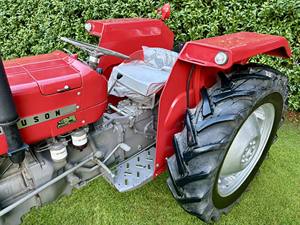 Tractor de Ruedas Massey Ferguson 245 4WD Nuevo, 8 HP, Transmisión de Engranajes, con 1 Año de Garantía, Motor y Caja de Cambios Incluidos, Precio Bajo - Product Image 2