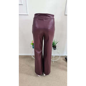 Pantalon en cuir taille haute pour femme avec poches et ourlet légèrement évasé, 37371 - Bordeaux - Product Image 6