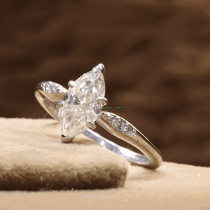 Marquesa y corte redondo diamante 7 piedra estilo anillo de compromiso para mujer - Product Image 1