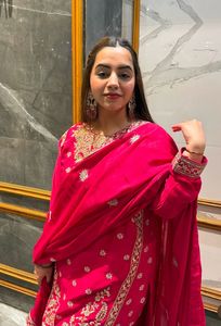 Traje Salwar Kameez paquistaní Súper elegante para ropa informal y formal disponible a precios al por mayor de La India - Product Image 4