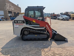 รถตักตีนตะขาบขนาดเล็ก Takeuchi TLBR2 พร้อมบุ้งกี๋แบบไหลสูง สำหรับงานก่อสร้าง - Product Image 3