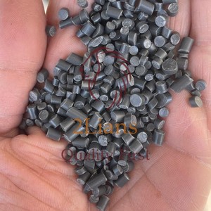 Pellets recyclés en PVC souple de couleur noire - Product Image 1