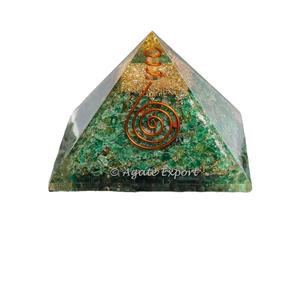 Orgonite verte de haute qualité, pyramide en cristaux de guérison - Product Image 1
