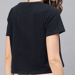 Top corto moderno para mujer con ajuste elástico suave y cómodo, ideal para atuendos de verano, looks urbanos, sesiones de gimnasio y uso diario. - Product Image 2