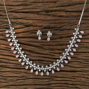 Zarte CZ Designer Schmuck Großhandel Damenmode American Diamond Halskette Set 421214 in Indien