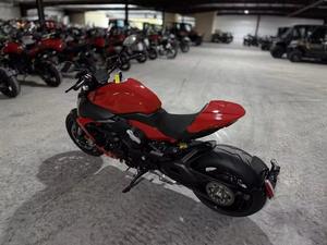 Ya Disponible: Motocicleta Deportiva Ducati Diavel V4 2026, Color Rojo, Poco Kilometraje, en Venta - Product Image 2