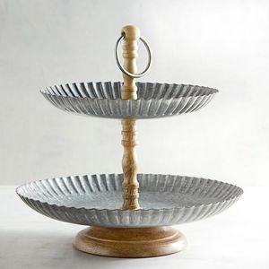 Base Elevada de Metal para Pasteles para Recepciones de Boda, Ofrece Altura y Elegancia para Pasteles como Centro de Mesa - Product Image 4