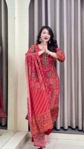 Conjunto de Kurti de Muselina Premium con Diseño de Cuello Completamente Bordado a Mano para Mujeres Adultas, Disponible en Stock, Hecho en India para Ocasiones Festivas y Celebrativas - Product Image 4