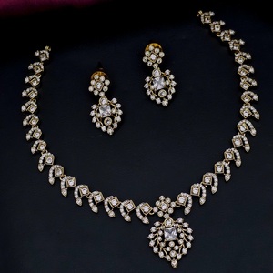 Magnifique collier exclusif de meilleure qualité avec pierres AD Look Design finition mate ensemble avec boucles d'oreilles pour mariage pour les femmes - Product Image 1