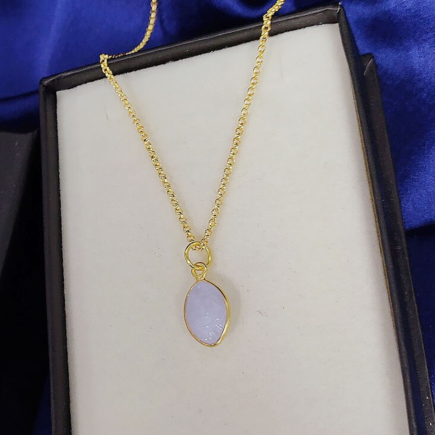 มูนสโตนสีรุ้ง