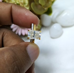 Ensemble de mariée en diamant de 2 ct Radiant Cut Lab Grown Bague de fiançailles en or jaune/blanc 14 carats pour femme pour mariage certifié IGI - Product Image 4