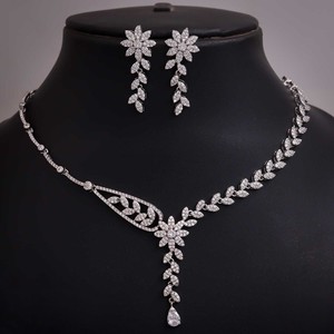 Ensemble collier et boucles d'oreilles en argent plaqué de haute qualité avec motif floral, zircone cubique (AD), bijoux en alliage pour mariage et fête - Product Image 2