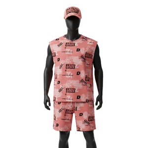 Conjunto de camiseta sin mangas y pantalones cortos para hombre, mezcla premium de algodón y poliéster, transpirable, con logo sublimado en toda la prenda. - Product Image 1