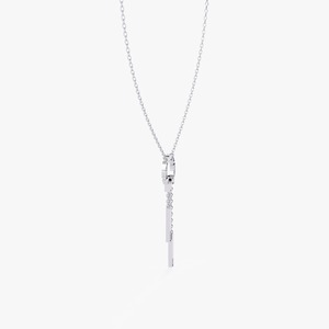 Collier solitaire en diamant de laboratoire de luxe de fournisseur indien pour les mariages et les événements formels, disponible à la vente - Product Image 5