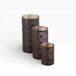 Bougeoir en métal noir avec motif de feuille découpée et intérieur doré pour une décoration intérieure de luxe - Product Image 3