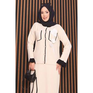 Casual Floral Detail Mother-of-Pearl Buttoned Ecru Hijab <b>Knit</b> <b>Set</b> - Product Image 6