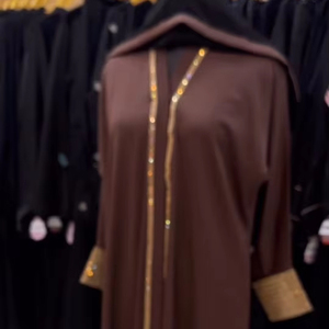 Abayas élégantes et modestes brodées à la main pour femmes! - Product Image 1