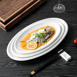 Élégante assiette ovale en poisson blanc Céramique moderne de haute qualité pour restaurants haut de gamme Ensembles de restauration Personnalisation disponible - Product Image 1