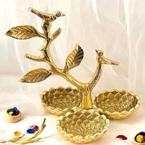 Juego de 3 piezas de alta calidad de fruteros y recipientes para servir frutos secos y nueces, de cristal transparente, con bandeja de metal dorado. - Product Image 3