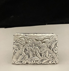 El mejor regalo de la historia: tarjetero plateado rectangular con diseño antiguo grabado en relieve, regalo de decoración para bodas - Product Image 5