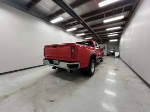 Chevrolet Silverado 3500HD LT Crew Cab 4WD 2024 d'occasion, conduite à gauche, cuir foncé, R19, automatique, toit ouvrant - Product Image 3