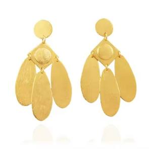 Pendientes de latón llamativos y hermosos para mujer con formas grandes y detalles grabados perfectos para piezas de moda llamativas - Product Image 5