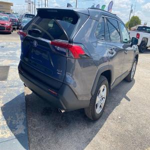 Toyota RAV4 2021 en perfecto estado - Product Image 2