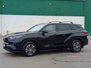 SUV de luxe d'occasion 2024 de style coupé haute performance à vendre – Diesel, automatique, toit ouvrant panoramique, intérieur cuir - Product Image 6