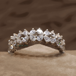 Bague de mariage demi-éternité en diamant taille poire pour femme - Product Image 4