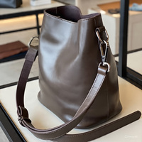 Sac bandoulière vintage en cuir véritable pour femme, style voyage, durable, polyvalent, avec fermeture éclair, sac seau