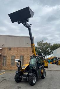 Chariot élévateur monté sur camion multifonction avec accessoires, moteur diesel, capacité de charge de 2500 kg, type de transmission 4x4, neuf - Product Image 2
