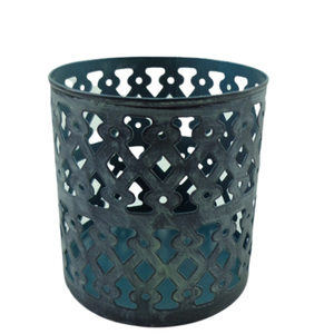 Vente en gros Bougeoir votif en métal gris patiné Pot à bougie au design moderne pour le salon et la décoration de table - Product Image 1